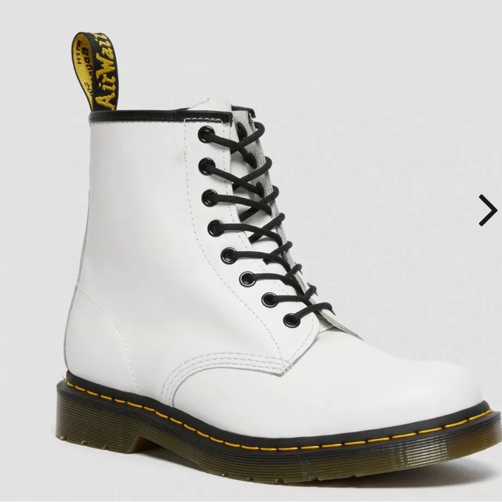 NWOT Dr. Doc Martens boots. White.Size Ladies 9